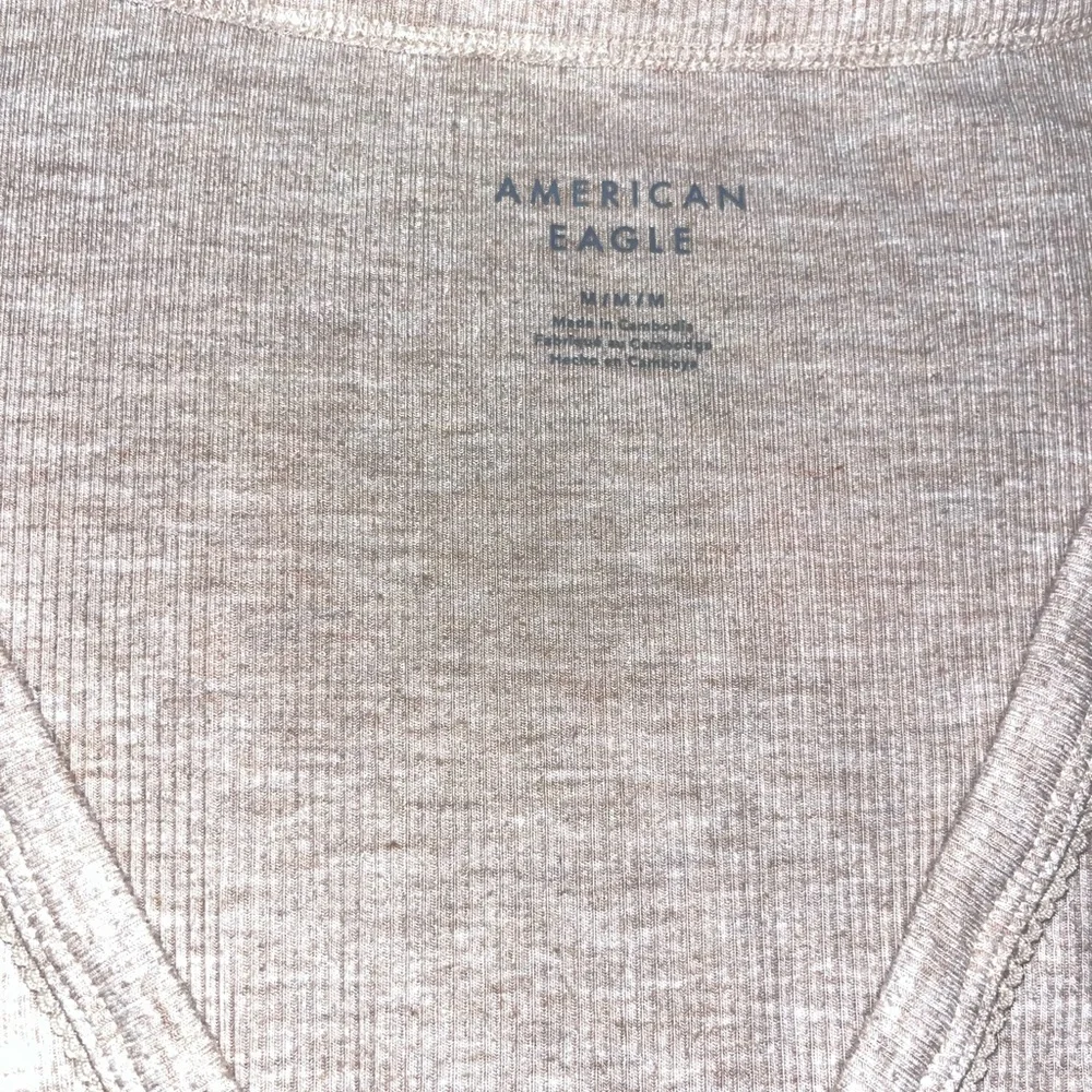 AE Long-Sleeve Henley T-
Shirt Oatmeal Heather Size Medium - Picture 3 of 3